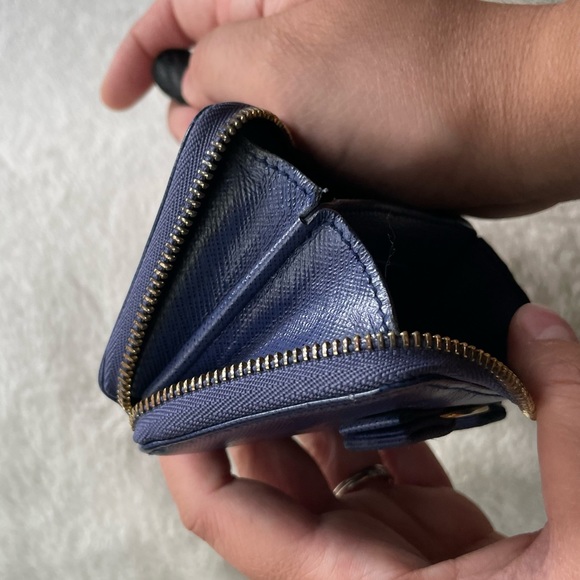 Salvatore Ferragamo zippy wallet - Picture 7 of 16